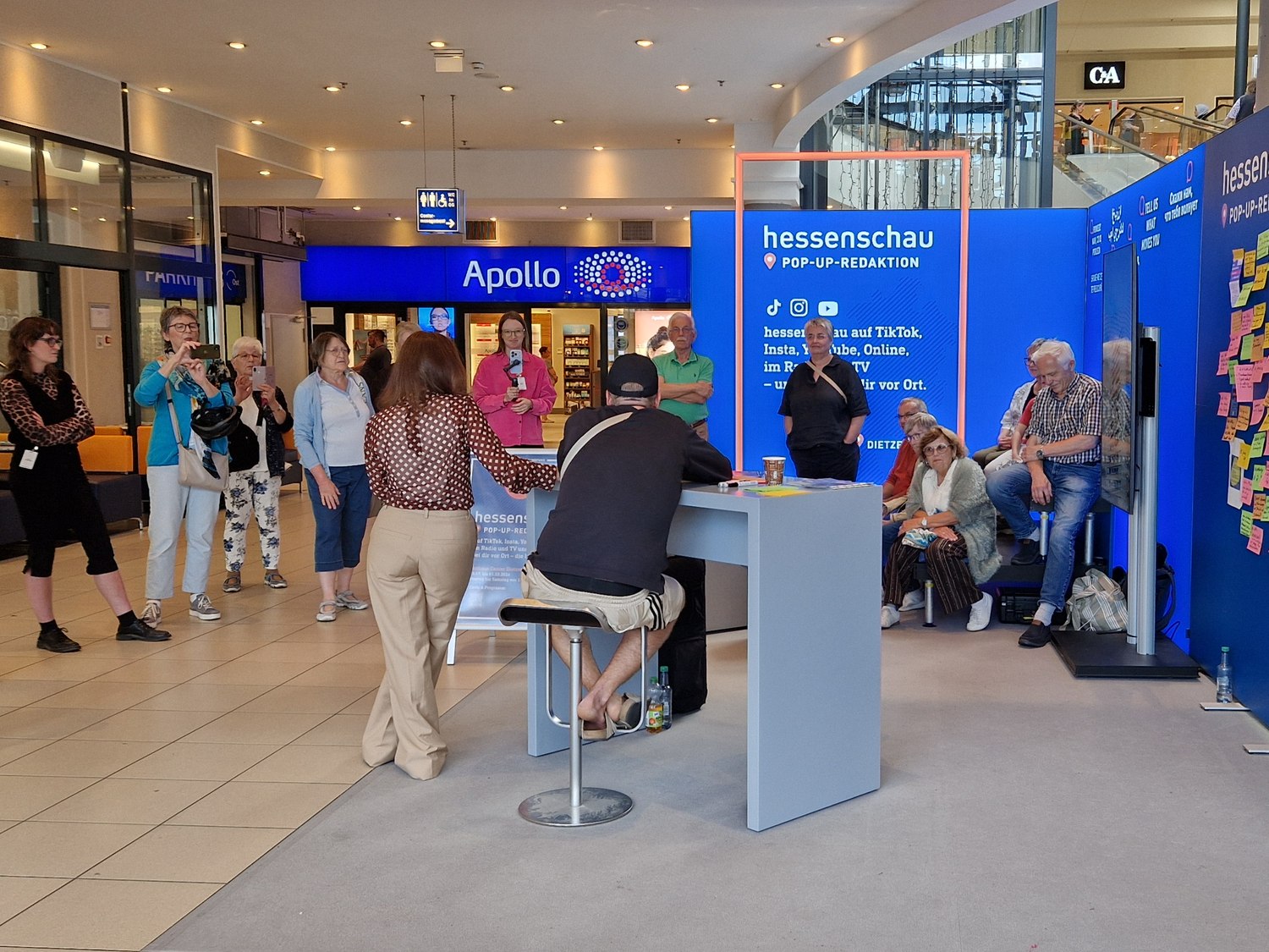 Pop-up-Redaktion der hessenschau im Rathaus-Center Dietzenbach