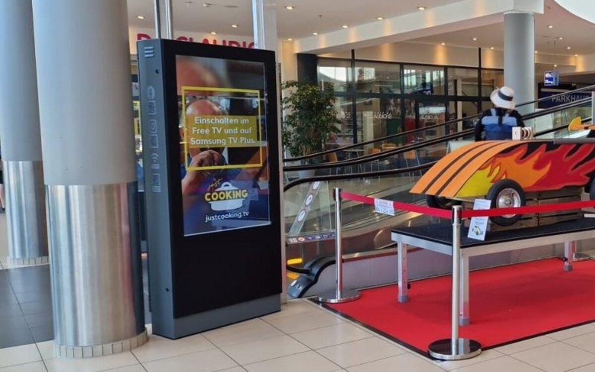 Digitale Mediastele in der Mall